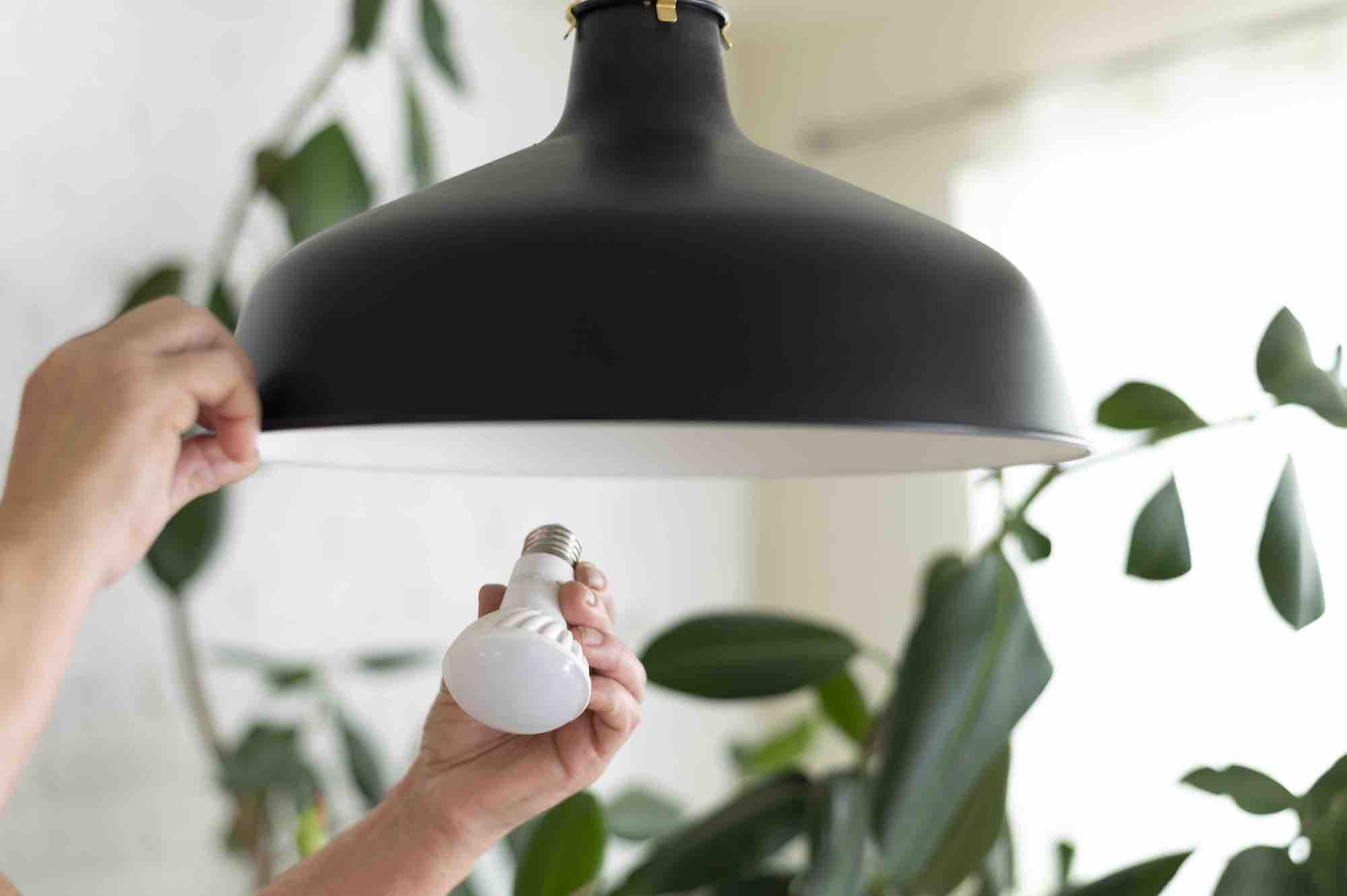 Changing a lightbulb