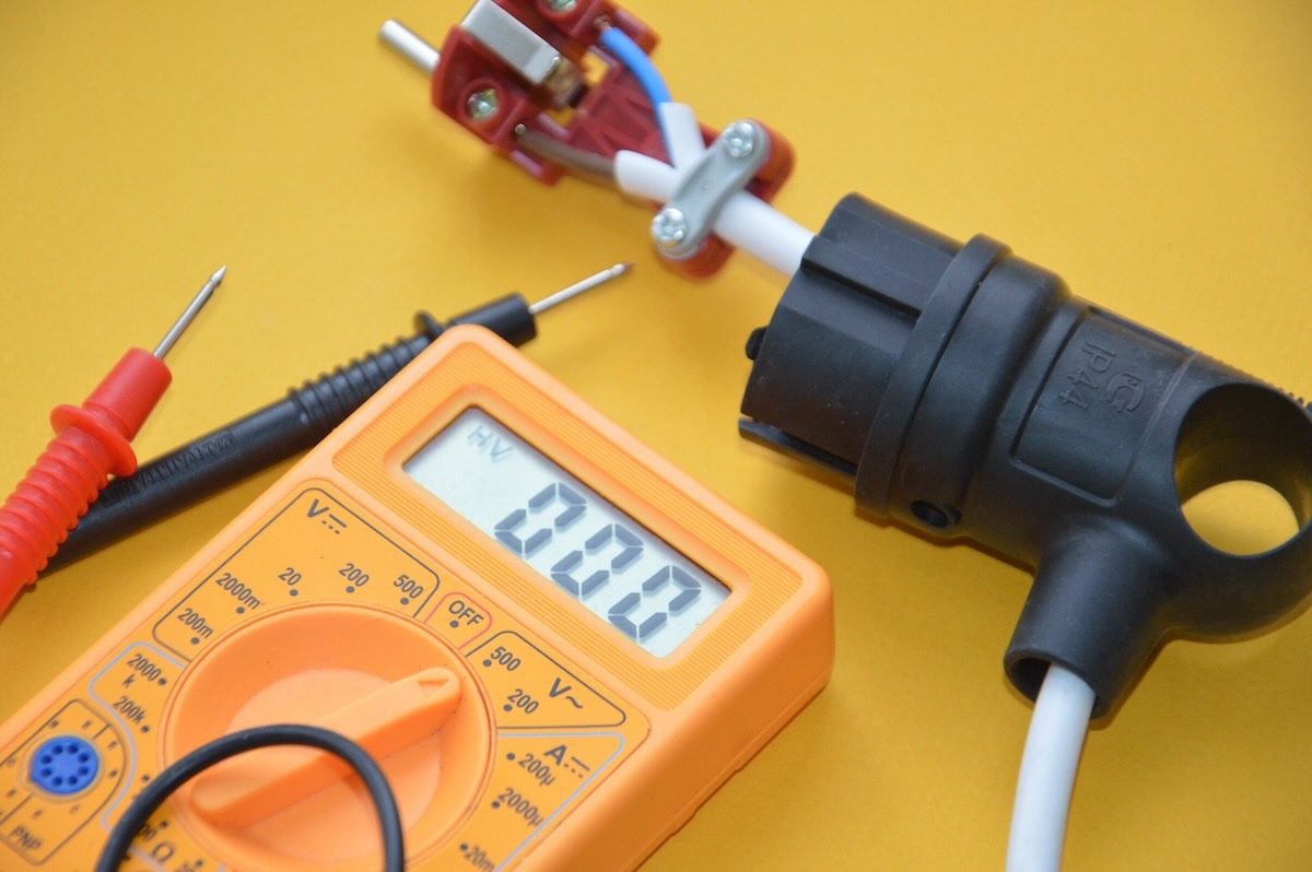 Testing a plug and socket