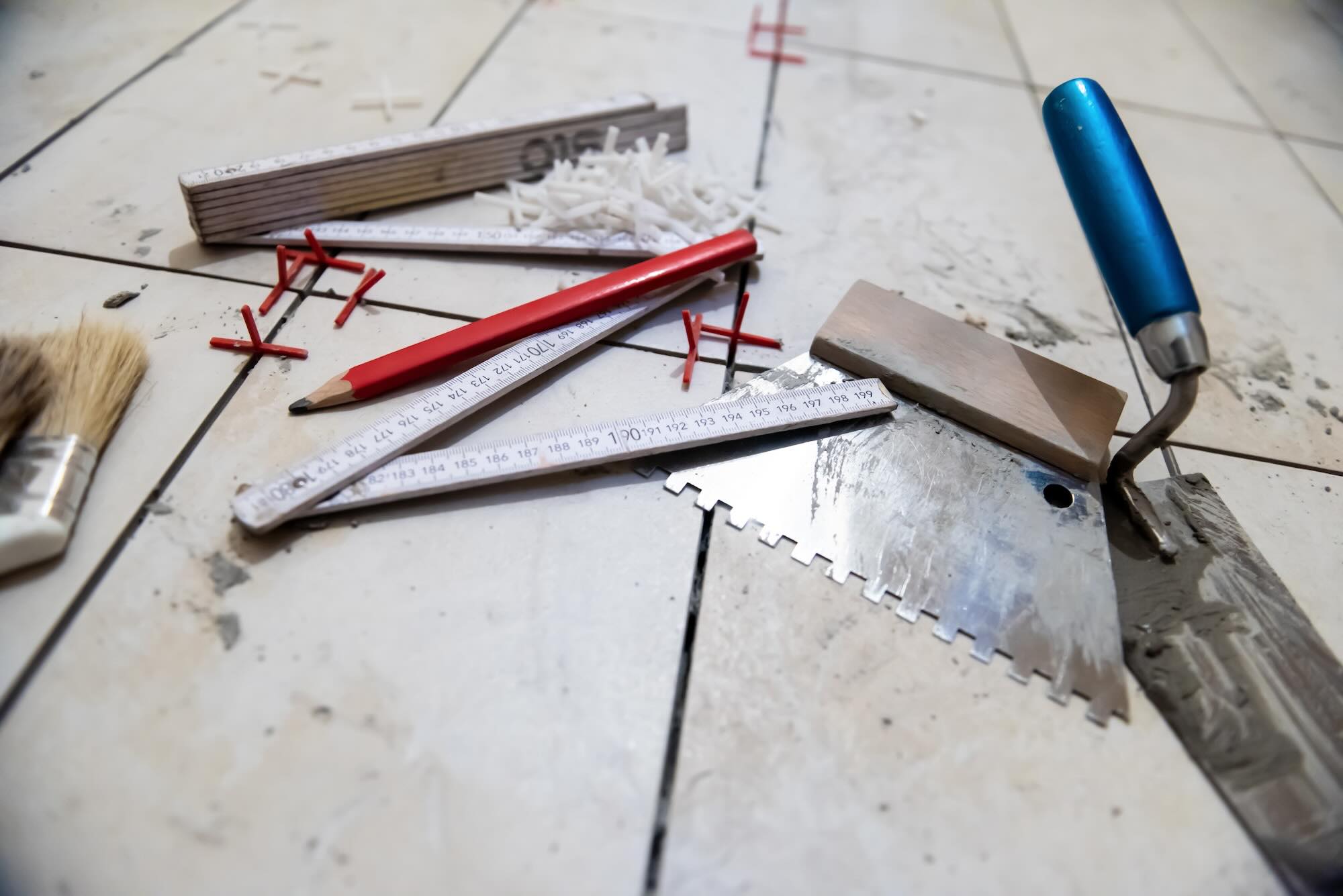 Ceramic tiles and tools for tiler